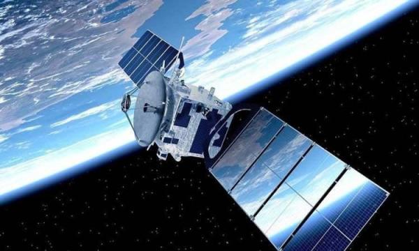 القمر يبحث عن حلول للقضايا المحلية والإقليمية - رويترز 