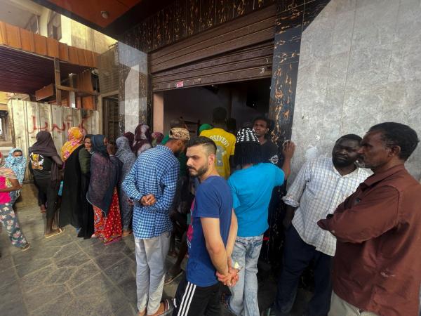 الوضع الإنساني 'كارثي'.. الاقتتال يفاقم معاناة السودانيين 