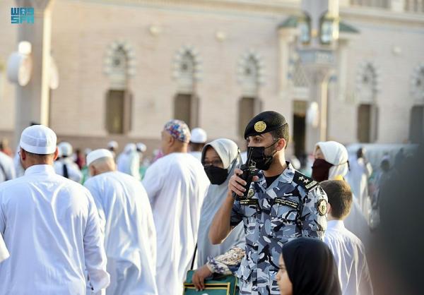 جهود كبيرة.. كيف حقق الأمن سلامة مئات الآلاف من المصلين بالمسجد النبوي؟