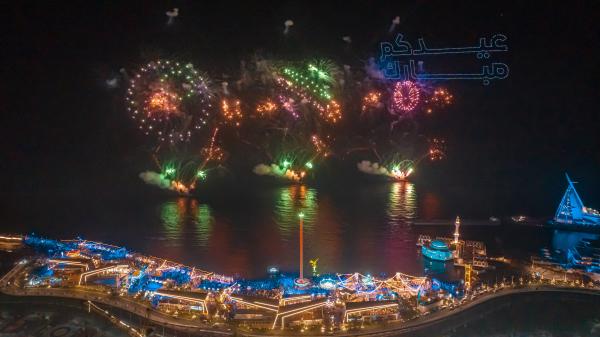 الألعاب النارية تبهج ليالي العيد في جدة - حساب جدة آرت بروميناد تويتر 