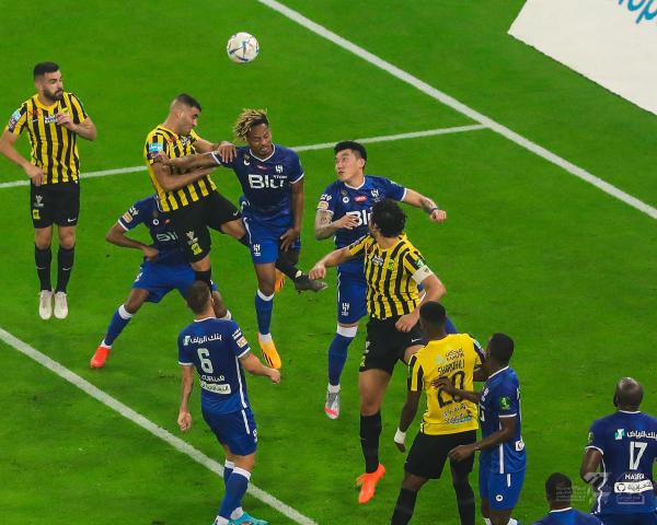 هدف حمدالله الملغي في الكلاسيكو.. بعيون خبراء التحكيم