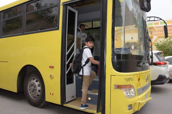 فيديو.. بسبب محدودية الحضور.. طلاب يغادرون مدارسهم صباح أول أيام العودة بعد العيد