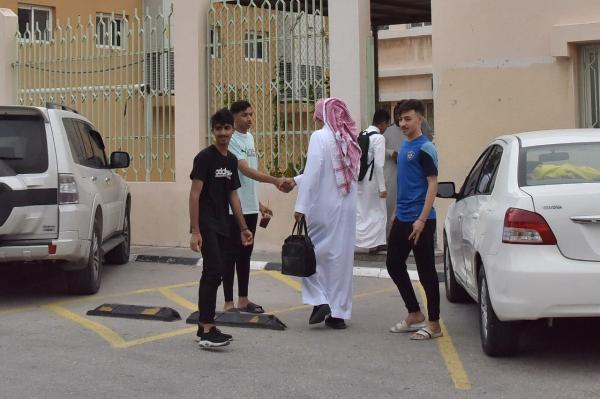 فيديو.. بسبب محدودية الحضور.. طلاب يغادرون مدارسهم صباح أول أيام العودة بعد العيد
