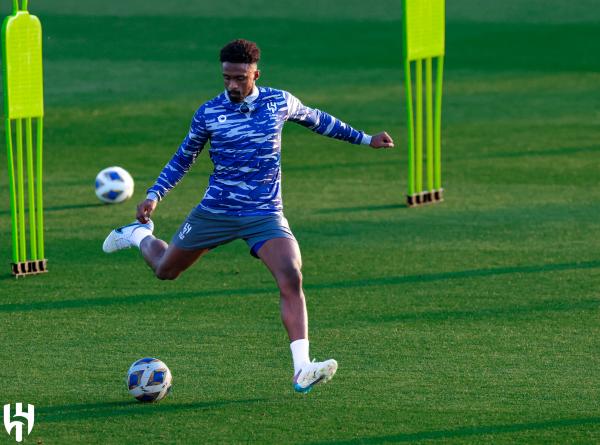 دياز يجهز الهلال لمواجهة أوراوا بالكرات العرضية والتسديد