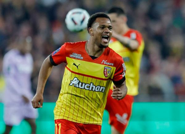 أوبندا يحافظ على آمال لانس في التأهل لدوري الأبطال