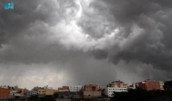 حتى الـ8 مساءً.. أمطار غزيرة وسيول على عسير