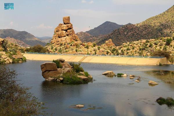 بحيرات جميلة خلاقة - واس