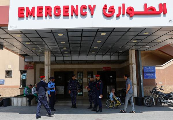 مرضى القطاع في خطر.. تحذيرات من تفاقم الوضع الإنساني بغزة