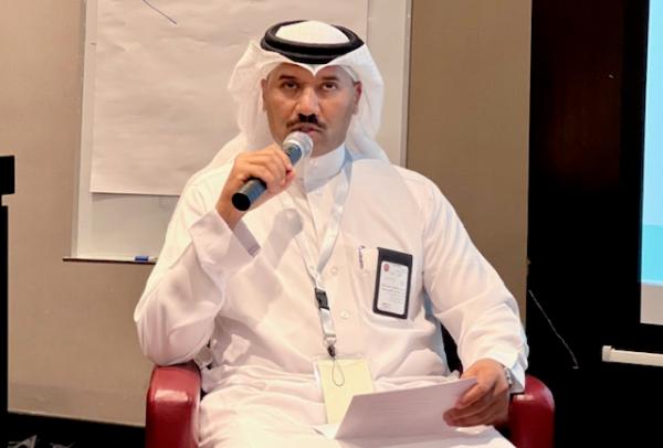 أحد المتحاورين خلال الملتقى 