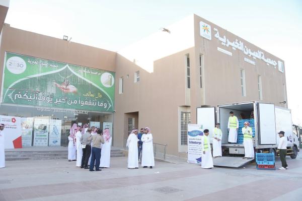 مساعدات تتخطى المليون ريال من 'العيون الخيرية' في رمضان
