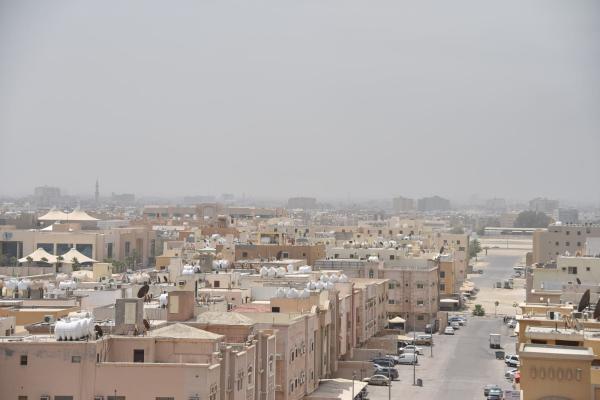 أتربة وانعدام الرؤية السطحية في محافظات المنطقة الشرقية - اليوم