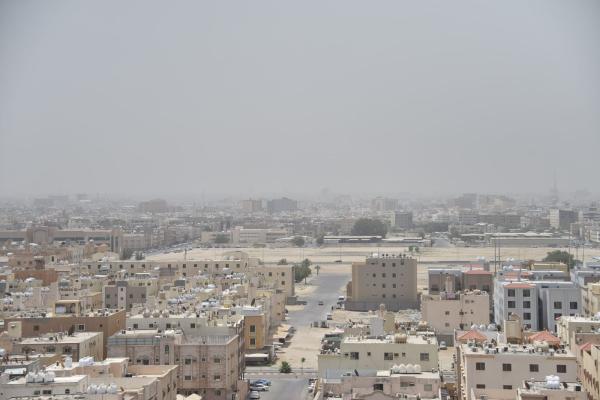أتربة وانعدام الرؤية السطحية في 'الشرقية' 