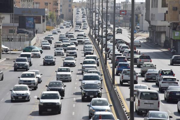 التكدسات المرورية تعطل الطلاب والموظفين - اليوم