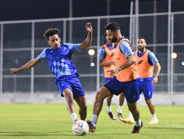 دونيس يعالج مشاكل دفاع الفتح