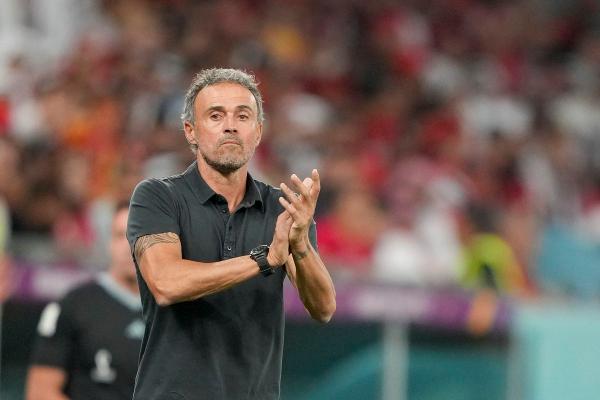الهلال يرفع عرضه المقدم لإنريكي ويحدد بديلين