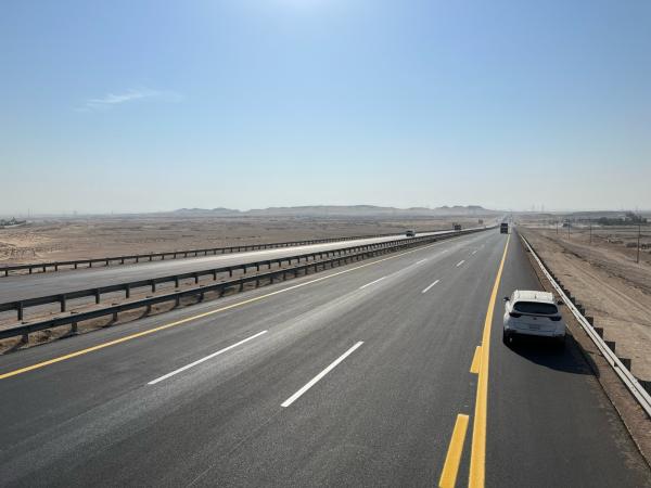 بطول 61.8 كم.. استمرار صيانة 'دائري الأحساء' وطريق الهفوف ـ الرياض