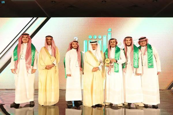 نائب وزير الداخلية يتوّج الفائزين في تحدي أبشر 2023