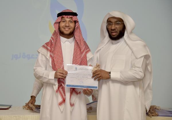 جمعية نور تكرم عدد من المتطوعين