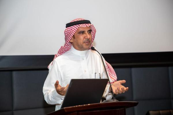 مختص: الذكور يزاحمون الإناث على 
