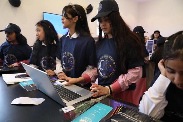 انسجام الطلاب في التجارب العلمية - اليوم