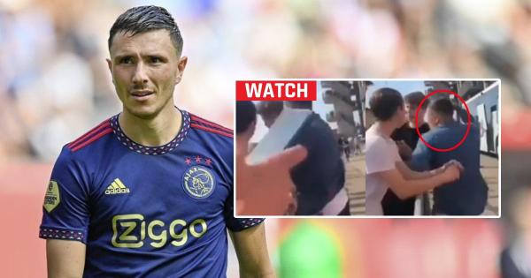 فيديو | بعدما لكم مشجعا.. لاعب أياكس يعتذر