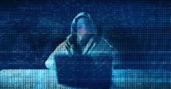 يستخدم المحتالون عددًا من الطرق بمساعدة تقنيات الذكاء الاصطناعي للإيقاع بضحاياهم- رويترز