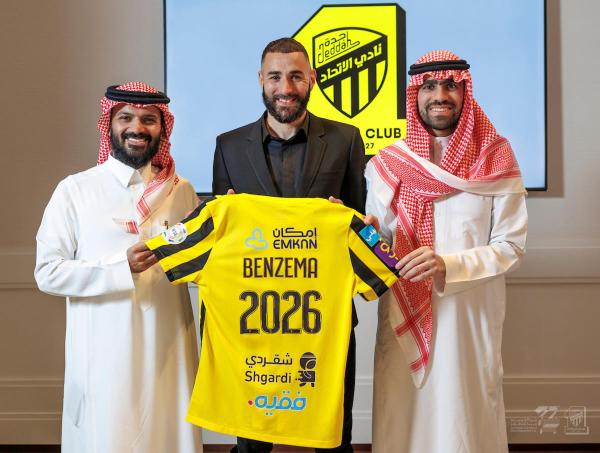 كريم بنزيما يصل جدة اليوم