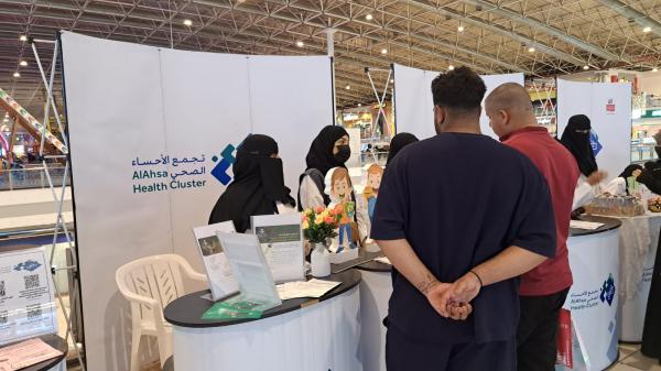 المختصون الصحيون يردون على أسئلة الزوار طوال الحملة - اليوم