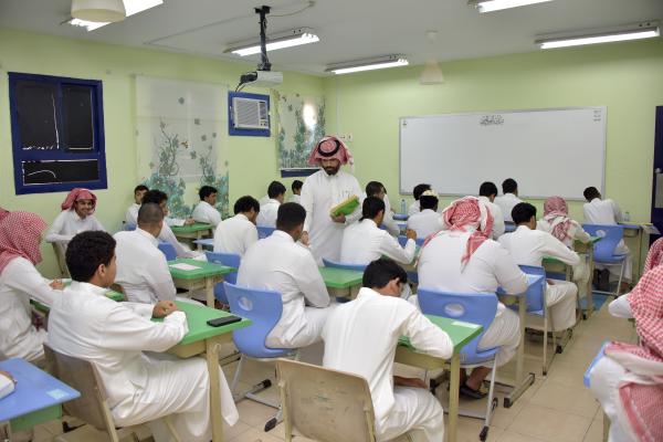 فيديو.. ٥ ملايين طالب ينتظمون في اختبارات نهاية العام