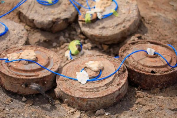 «مسام» ينزع 2075 لغمًا في اليمن