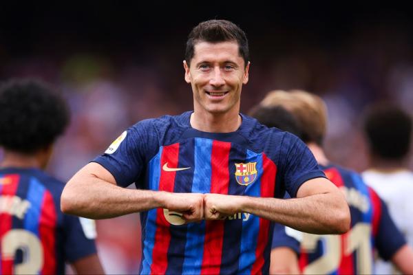 ليفاندوفسكي: اقتربت من الاعتزال في برشلونة