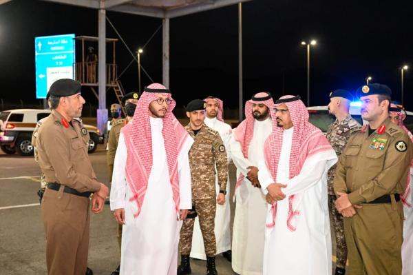 وقف سمو محافظ الطائف الأمير سعود بن نهار ميدانيًا على نقطة الفرز في البهيته- اليوم