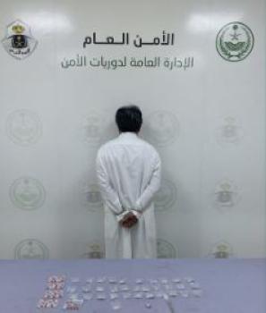 ضبط مواطن لترويج المخدرات في الرياض - حساب الأمن العام على تويتر