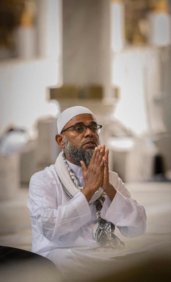 أحد الحجاج في المسجد النبوي