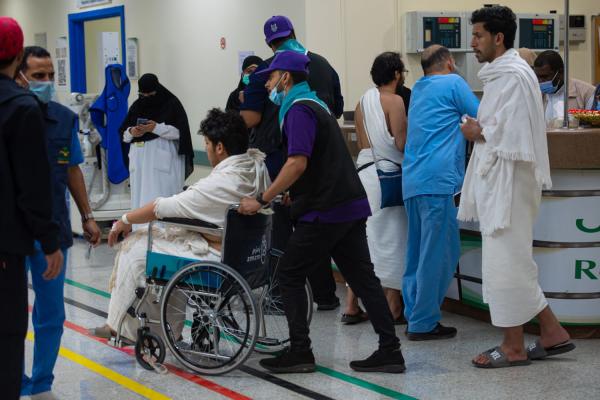 الكشافة يسخرون 'الكراسي المتحركة' لخدمة الحجاج