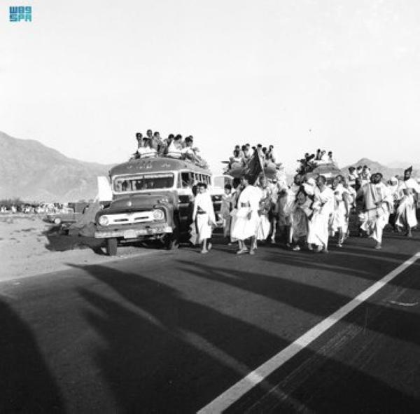 قوافل الحج عبر التاريخ.. صور عالقة بذاكرة الحاج