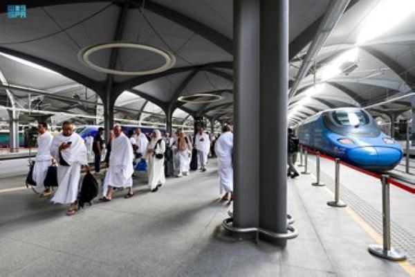 وسائل النقل القديمة المتمثلة في قوافل الجمال والحافلات تطورت عبر الزمن - واس