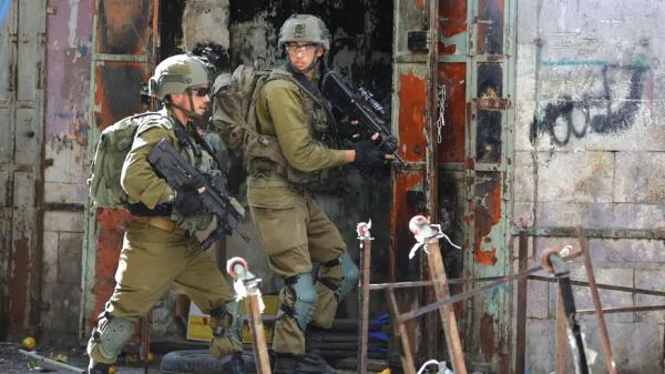 إسرائيل تعتقل 3 فلسطينيين في الضفة الغربية