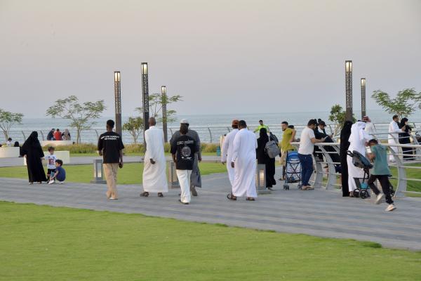 فيديو| رغم حرارة الأجواء.. إقبال متوسط على الواجهات بالشرقية
