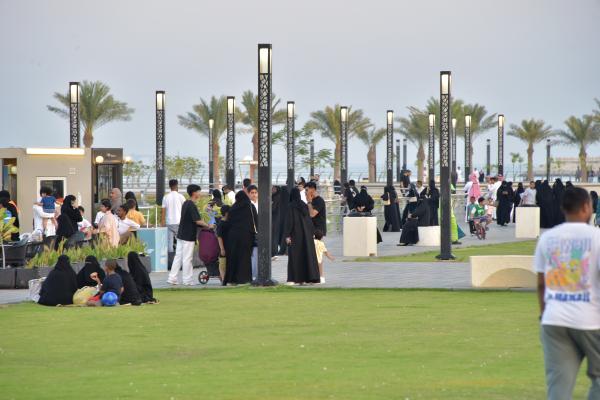 فيديو| رغم حرارة الأجواء.. إقبال متوسط على الواجهات بالشرقية