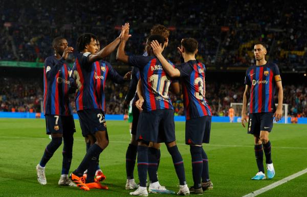 الهلال ينصب شباكه حول نجم برشلونة