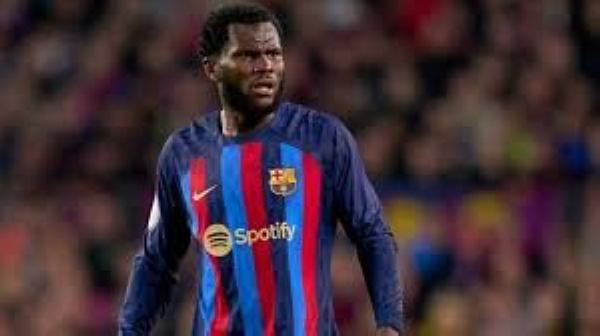 برشلونة يجتمع مع وكيل كيسي لحسم مصيره