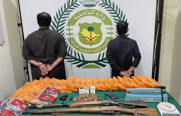 مكافحة المخدرات تقبض على شخصين بمنطقة عسير لترويجهما (39.6) كيلوجرام من مادة الحشيش المخدر - حساب مكافحة المخدرات على التويتر