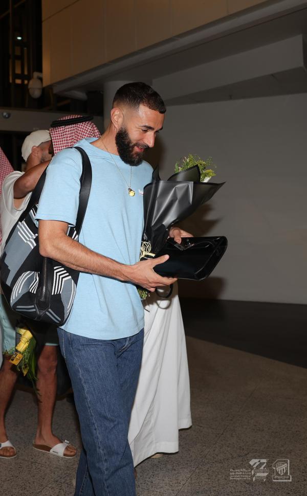 معسكر الاتحاد.. بنزيما يتقدم اللاعبين واستبعاد الثلاثي