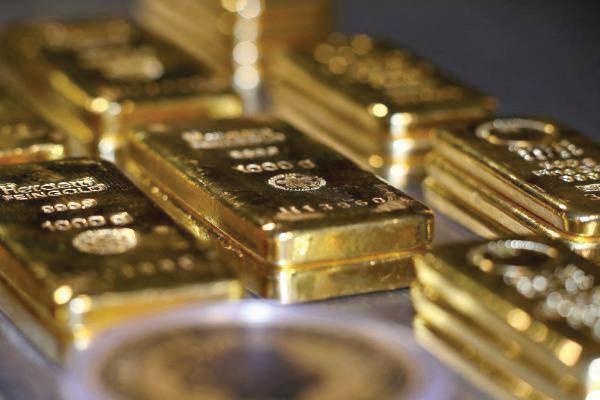 الذهب يرتفع مع تراجع الدولار وعائدات السندات
