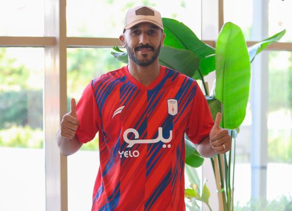 رسميا.. أبها يضم مدافع الباطن