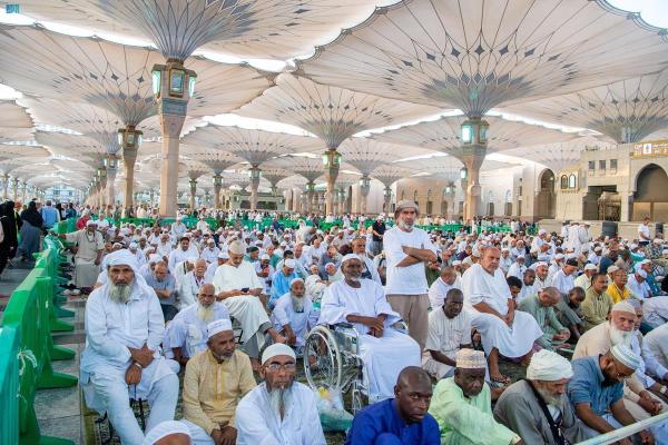 أجواء روحانية في المسجد النبوي - واس