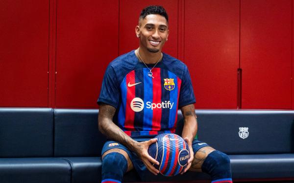 برشلونة يضع شرطًا لرحيل رافينيا إلى الهلال