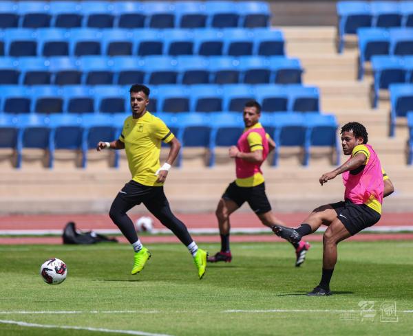 سانتو يريح لاعبي الاتحاد