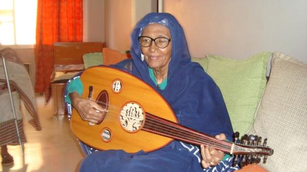 ولدت بمشكلة في أحبالها الصوتية، منعتها من حلم الغناء - sudanow magazine